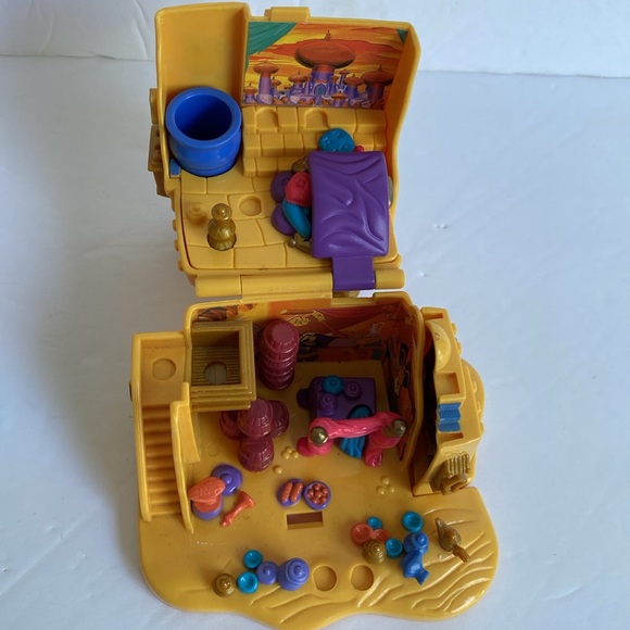 Vintage Bluebird Toys Disney Aladdin and Pocahontas homes VGUC - Picture 6 of 7